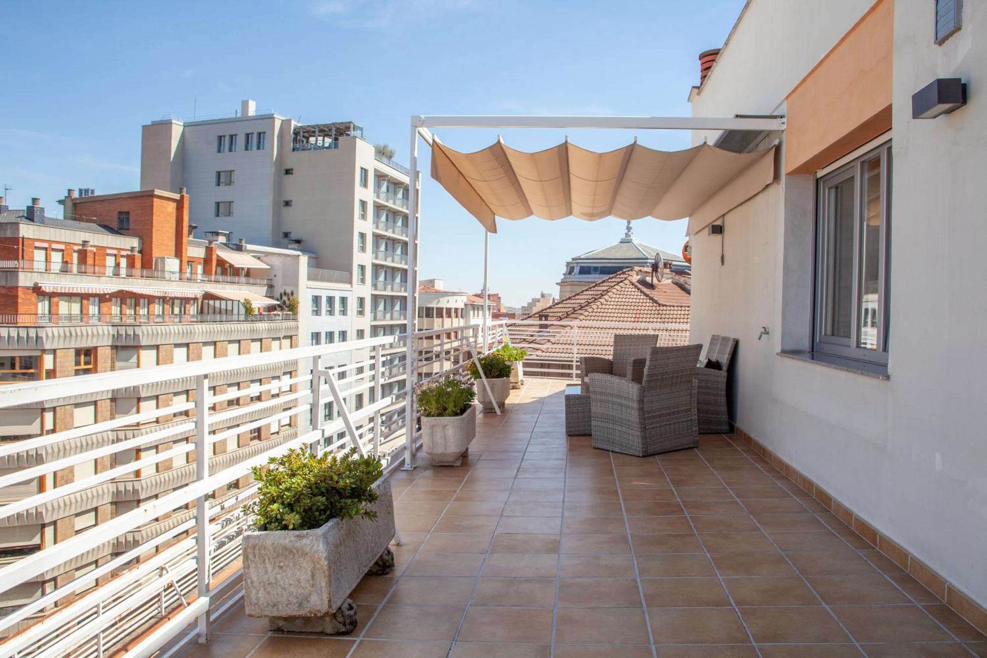 Apartamento BURGO NUEVO: Ático de lujo en pleno centro con terraza y vistas León Exterior foto