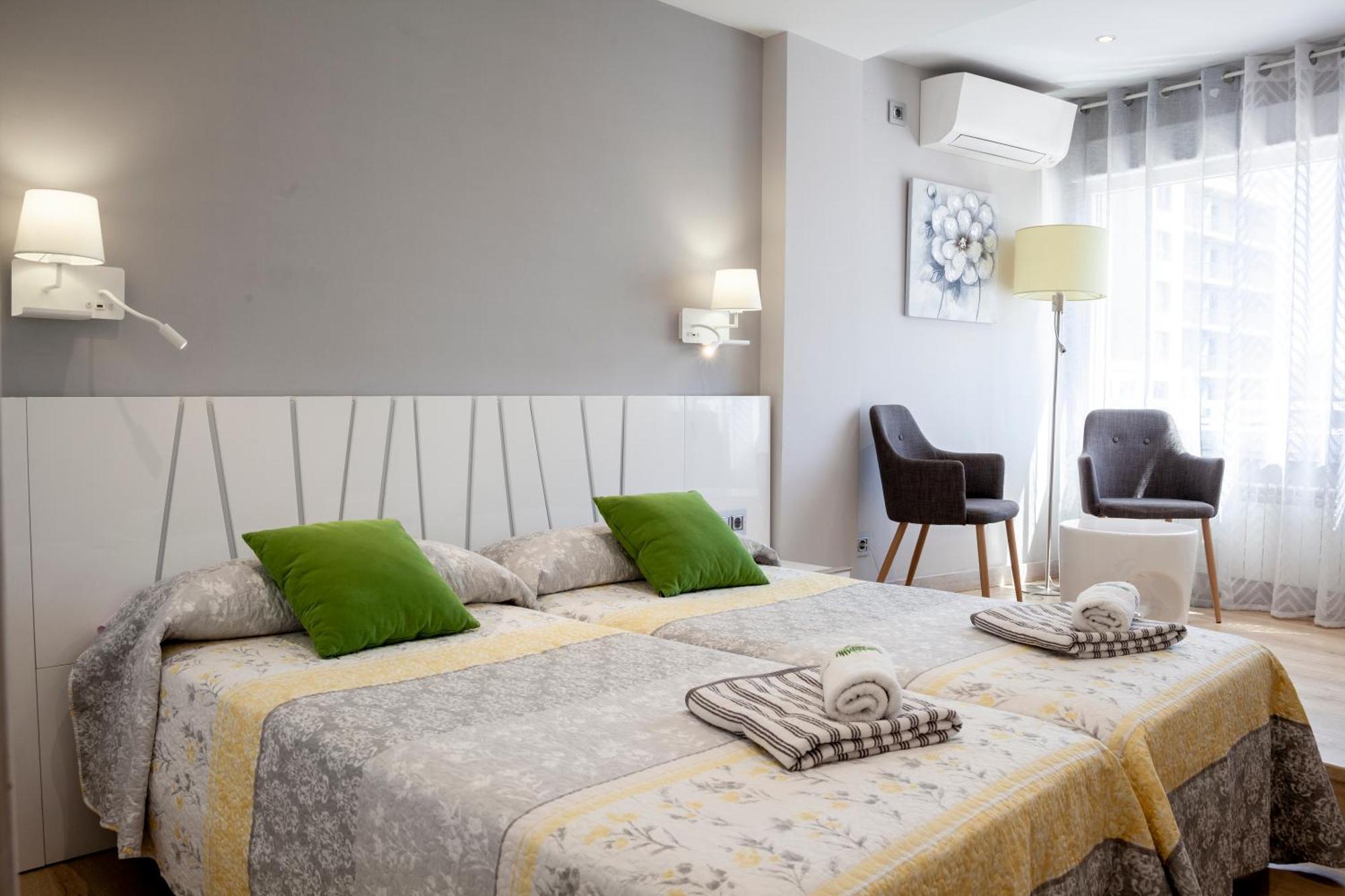 Apartamento BURGO NUEVO: Ático de lujo en pleno centro con terraza y vistas León Exterior foto
